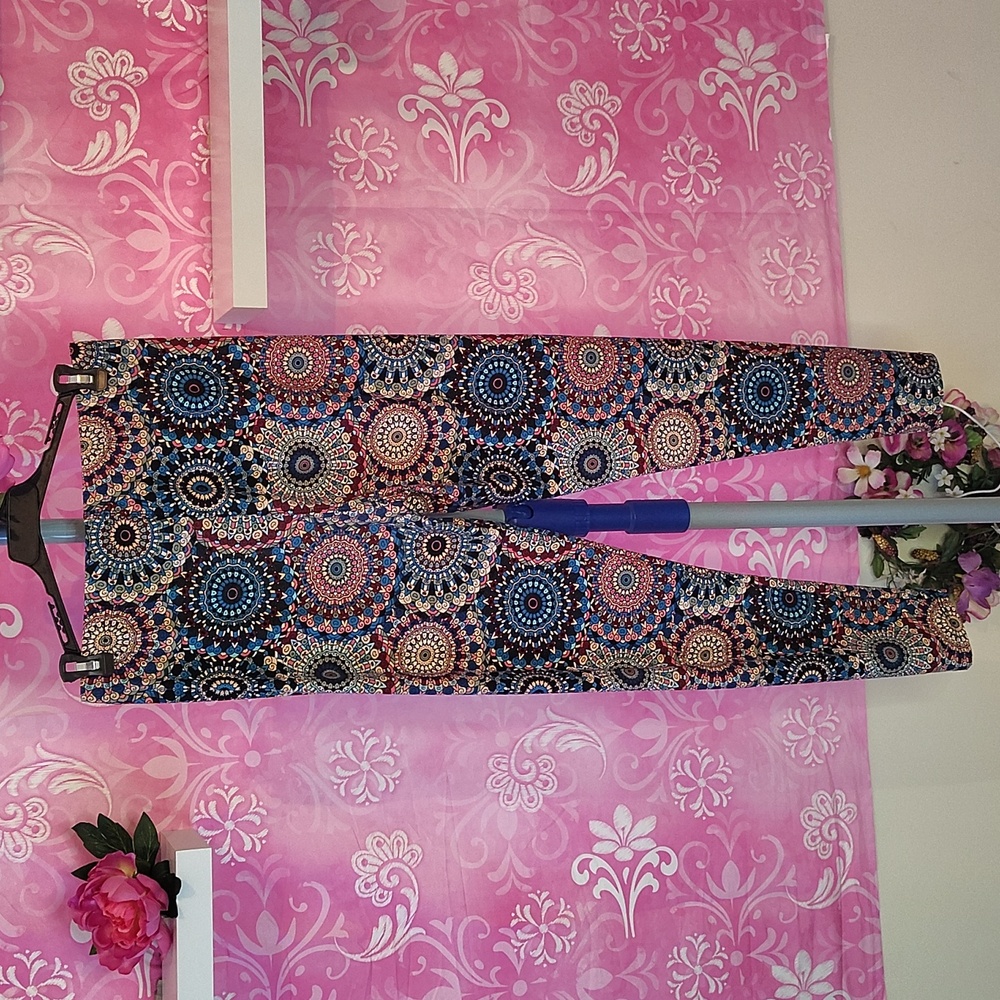 Leggings Depot Black and Pink Medallion Print Leggings